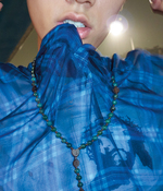 예수 일러스트가 있는 워싱 티셔츠·오간자 소재 체크 패턴 풀오버 모두 가격미정 지방시 by 리카르도 티시 제품. 