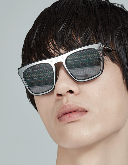 모노그램 패턴을 각인한 LV 플래닛 선글라스 가격미정 루이 비통 제품.