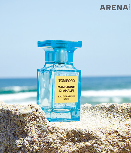 아말피 지역의 레몬과 스피어민트, 바질 등의 허브 향이 상큼하고 시원하게 감돈다. 맑고 청쾌한 여름날의 하늘, 신선한 이탈리아 해변의 바람을 연상시키는 만다리노 디 아말피 50mL 30만8천원 톰 포드 뷰티 제품.