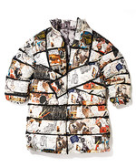 양면으로 입을 수 있는 칼 콜라주 프린트의 오버사이즈 다운 코트 6백25만원 펜디 제품. 
