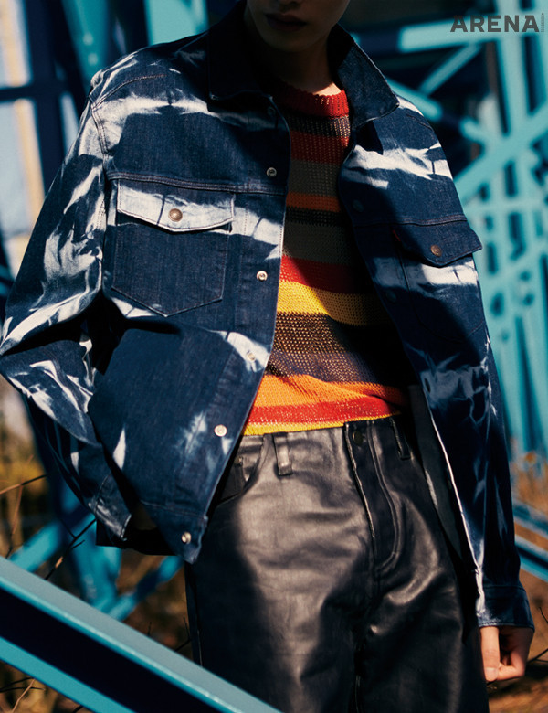 워싱 트러커 재킷 14만9천원 리바이스, 반소매 줄무늬 니트 톱 25만8천원 프레드 페리, 코팅 데님 팬츠 1만5천원 코스 제품. 