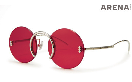 19 GENTLE MONSTER
빨간색 틴티드 렌즈를 사용한 써클 티 02R 선글라스 32만원 젠틀몬스터 제품.