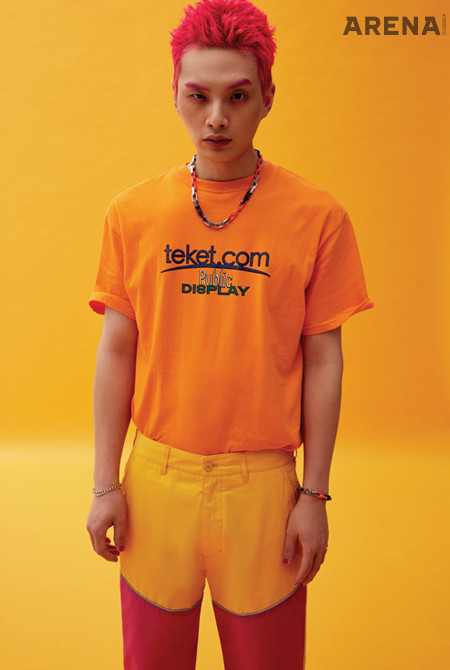 오렌지색 티셔츠
4만5천원 테켓, 팬츠
가격미정 2 몽클레르 1952