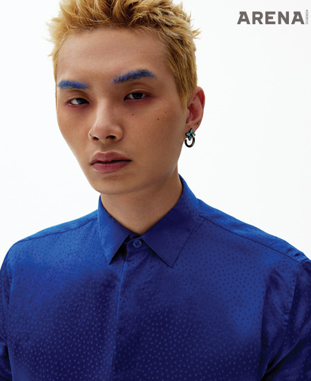 파란색 셔츠 가격미정 생
로랑 by 안토니 바카렐로
제품.