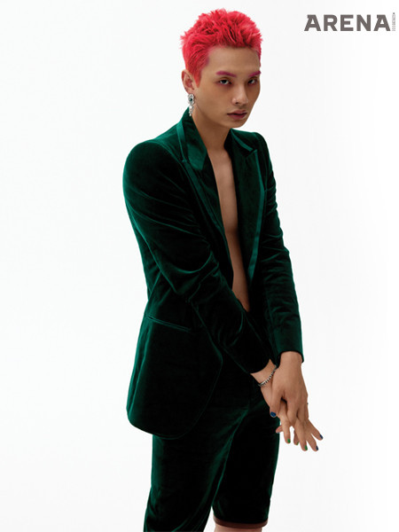 녹색 벨벳 재킷
4백40만원·쇼츠 1백94만원
·이어링 가격미정 모두
구찌 제품.