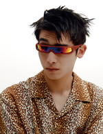 랩 라운드 형태의 미러 렌즈 선글라스 25만9천원 엠포리오 아르마니 by 에실로룩소티카 제품. 