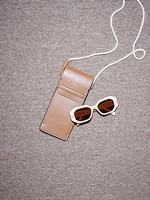 선글라스 케이스·조형적인 육각 프레임 선글라스 모두 가격미정 셀린느 by 에디 슬리먼 제품. 