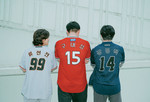 충북 제천 출신의 세 친구. 지금은 서울에 살고 야구를 볼 때만 모인다.